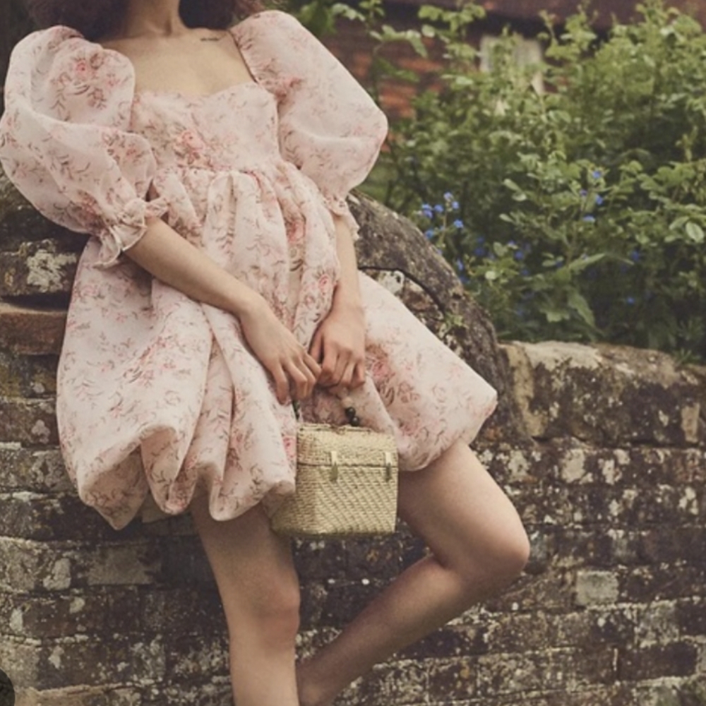 BNWT Selkie Renaissance girl bubble puff size M